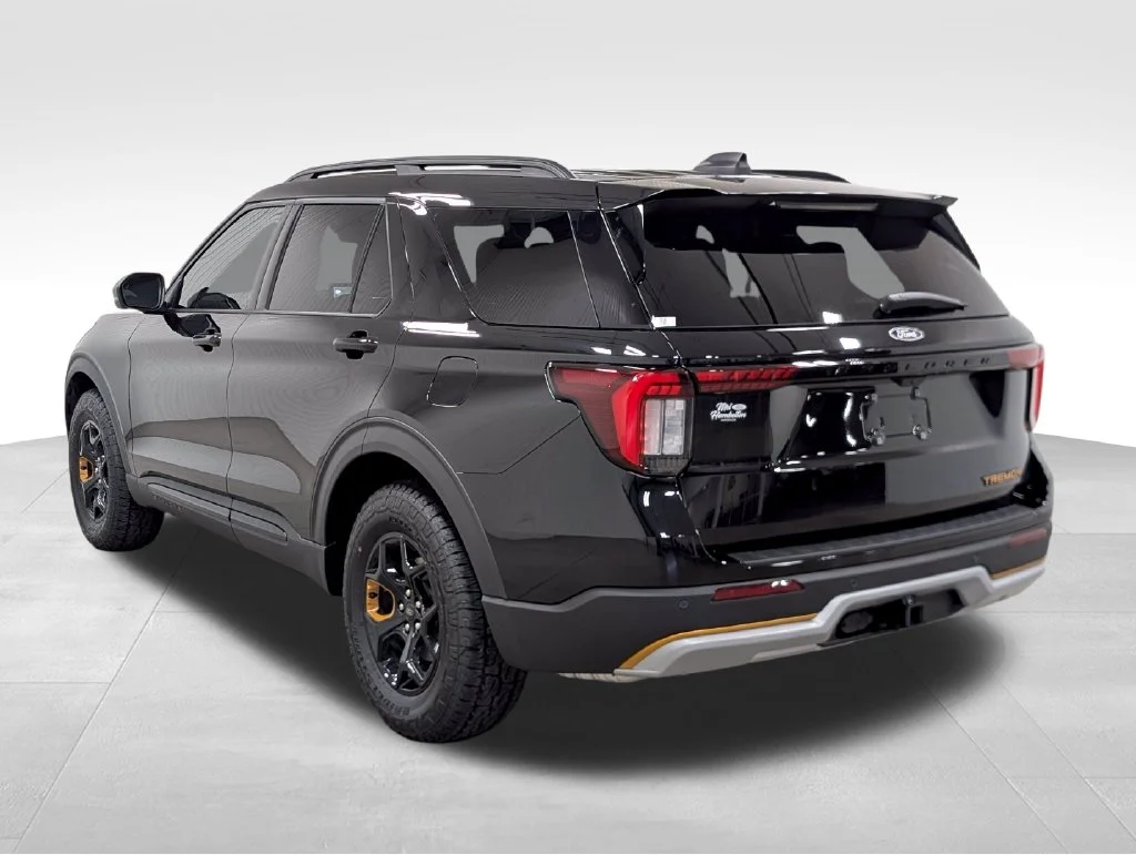 New 2027 Agate Black Metallic Ford Tremor® image 24