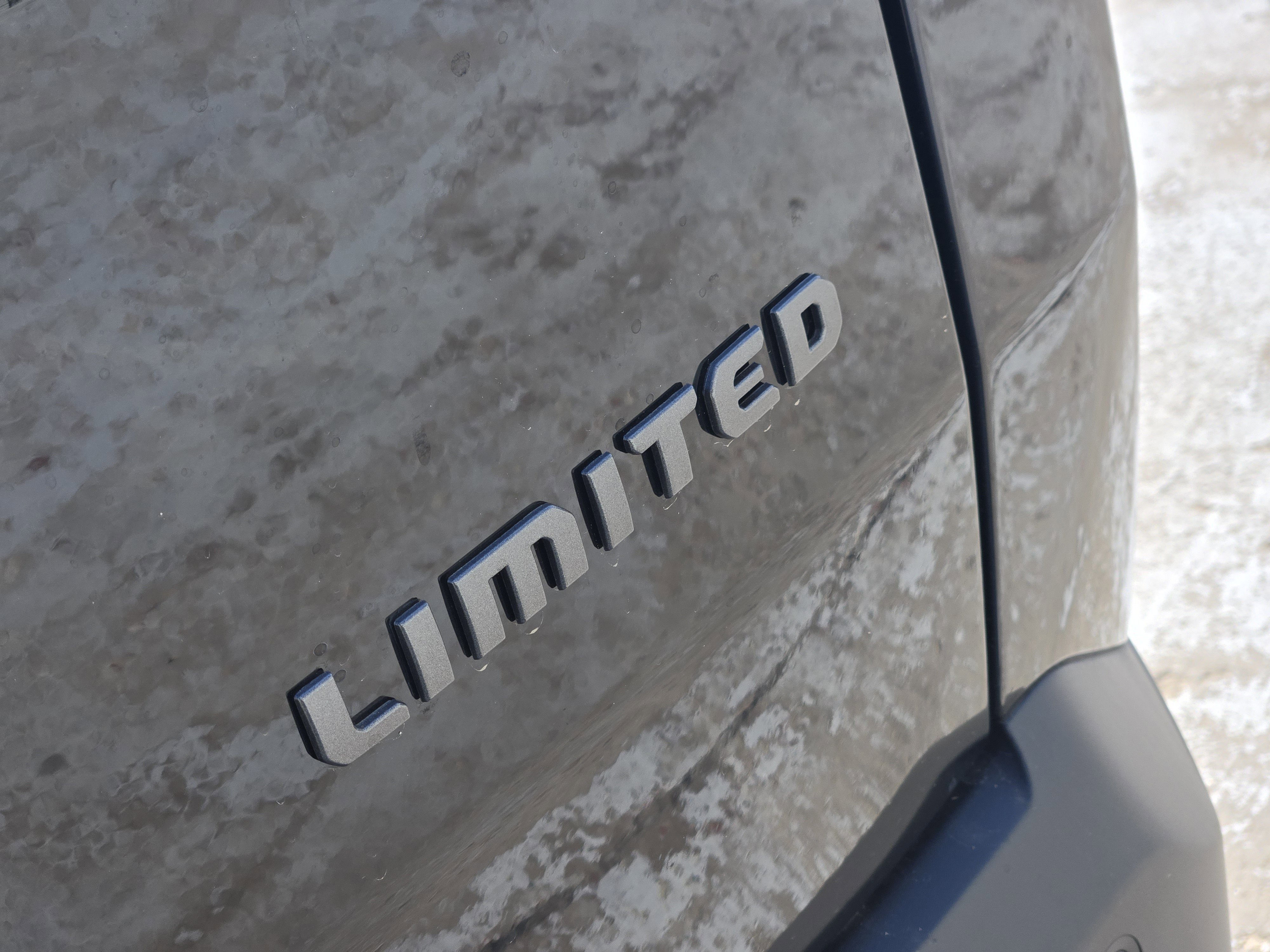 New 2026 Diamond Black Crystal Pearlcoat Jeep Limited image 9