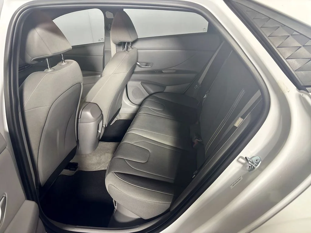 Used 2025 White Hyundai Blue image 19