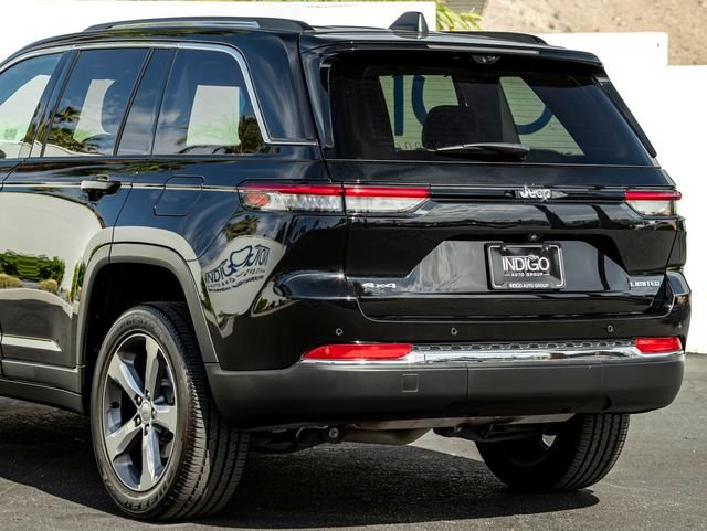 Used 2022 Diamond Black Crystal Pearlcoat Jeep Limited image 11