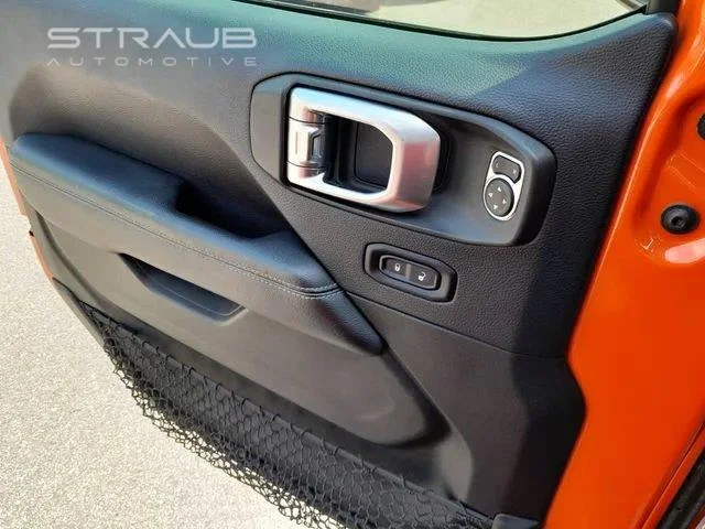 Used 2018 Punkn Metallic Clearcoat Jeep Sahara image 36