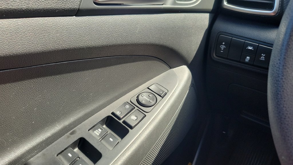 Used 2019 Blue Hyundai SE image 19