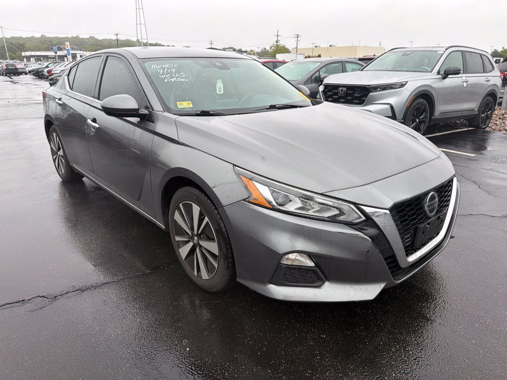 Used 2022 Gun Metallic Nissan 2.5 SV image 1