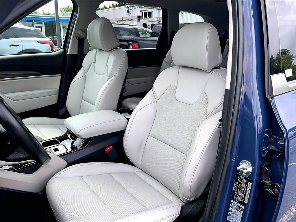 Used 2024 Black Kia S image 10
