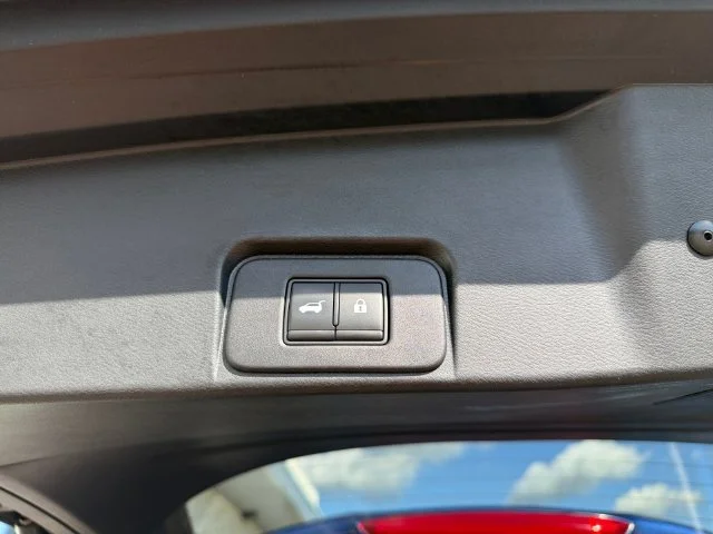 Used 2021 Blue Nissan SL image 39