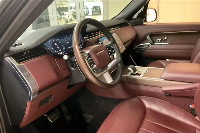 Used 2024 White Land Rover SE image 22