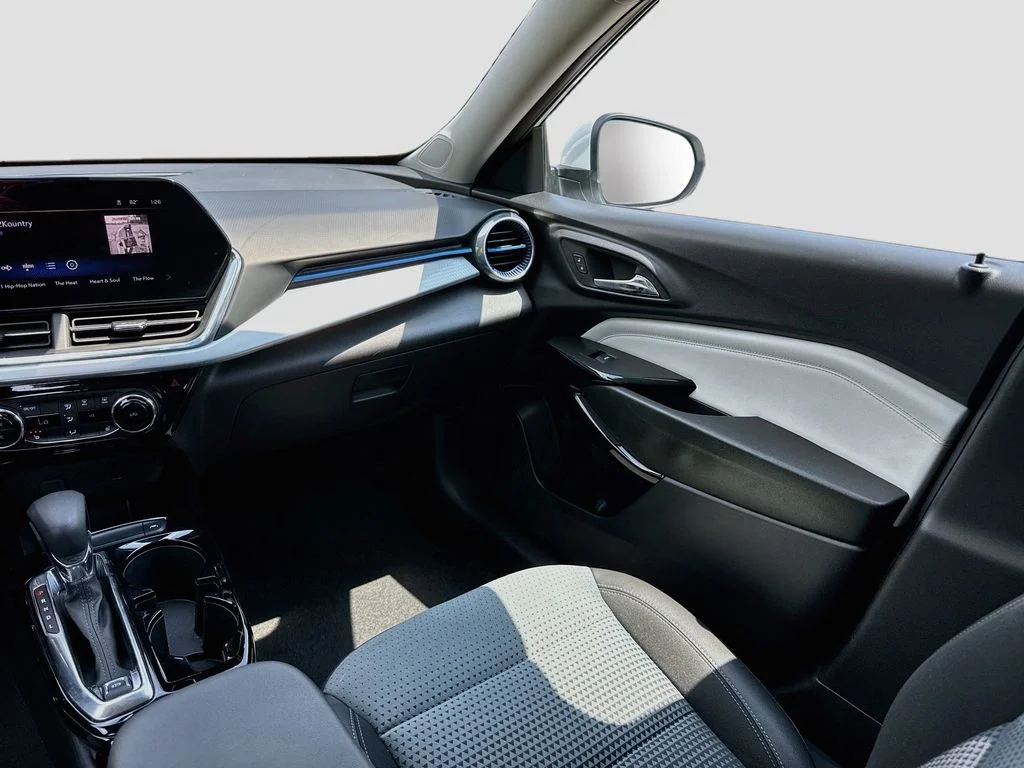 2025 Chevrolet Trax LT - Photo 27