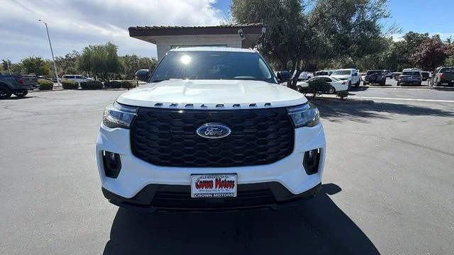 New 2026 Star White Metallic Tri-Coat Ford ST-Line image 41
