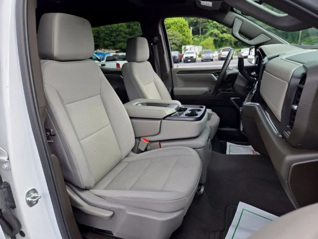 Used 2025 Summit White Chevrolet LT image 21