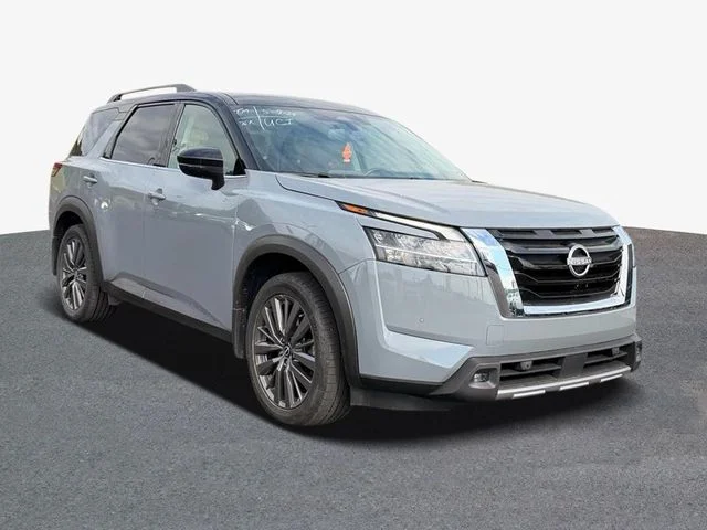 Used 2022 Gray Nissan SL image 4