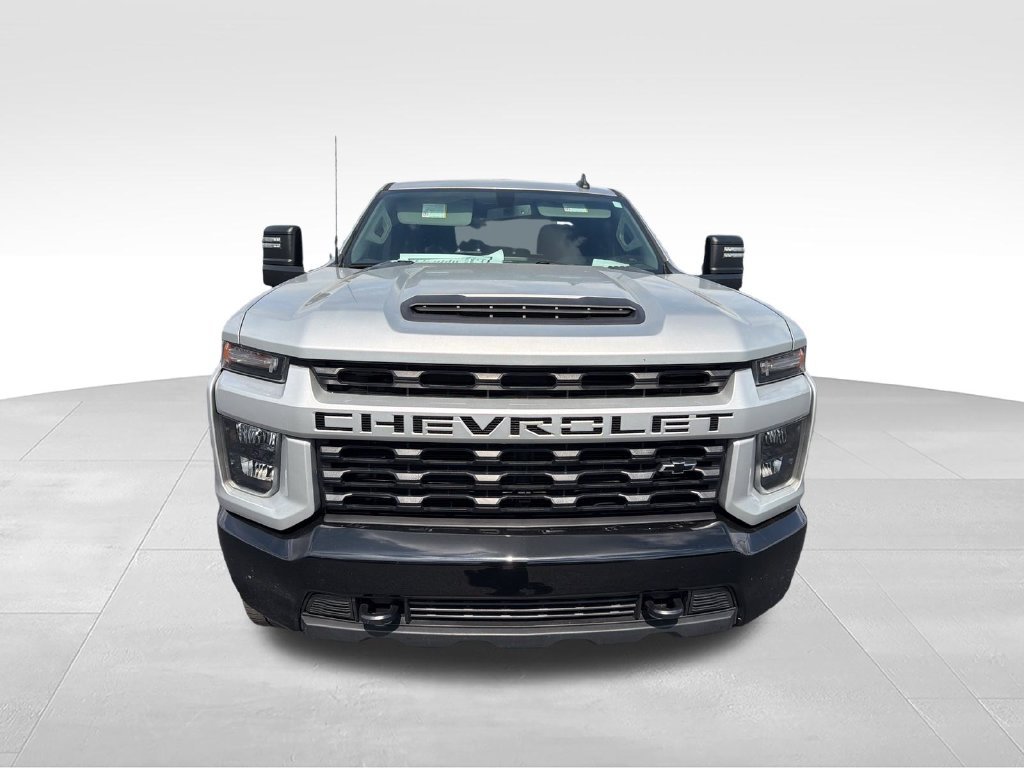 Used 2023 Silver Chevrolet Custom image 8