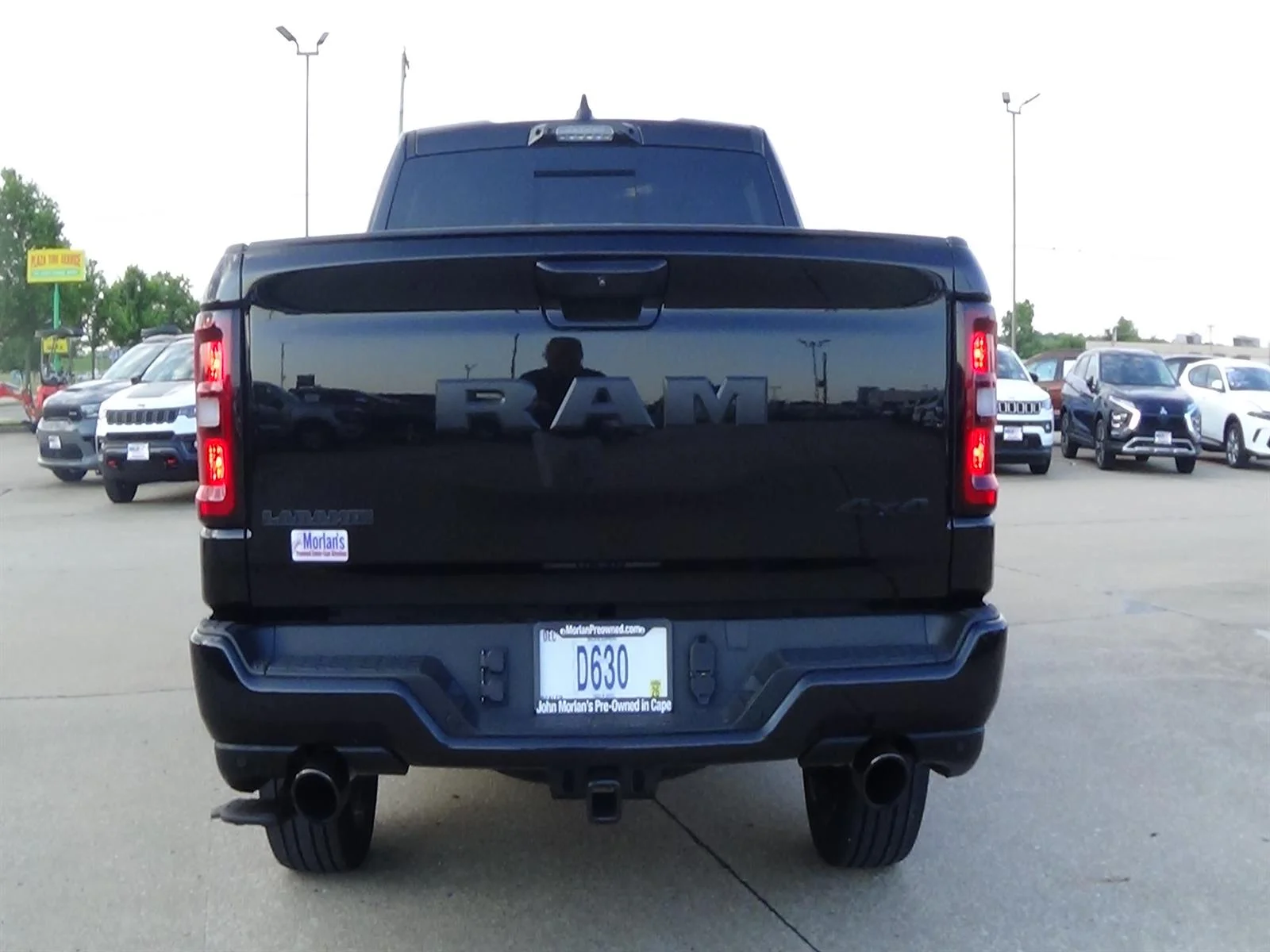 Used 2025 Diamond Black Crystal Pearl Coat (pxj) RAM Laramie image 7