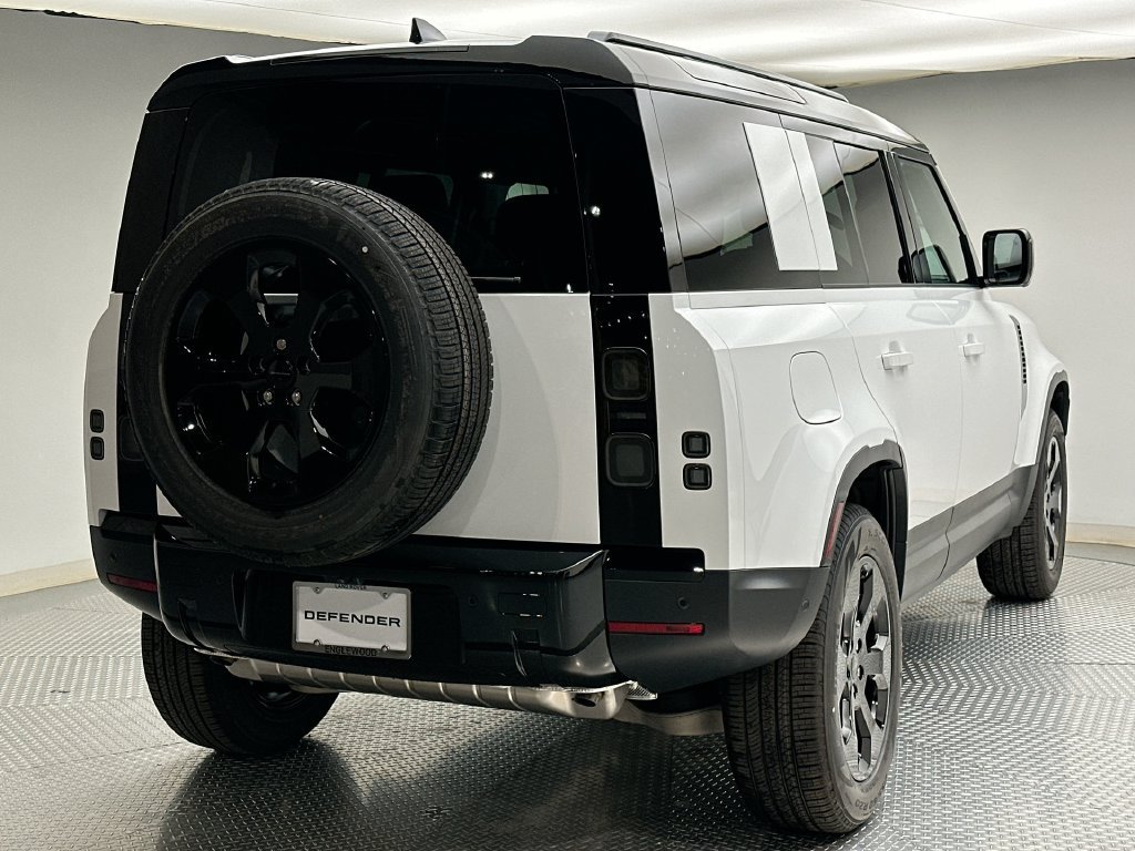 New 2026 Fuji White Land Rover S image 3