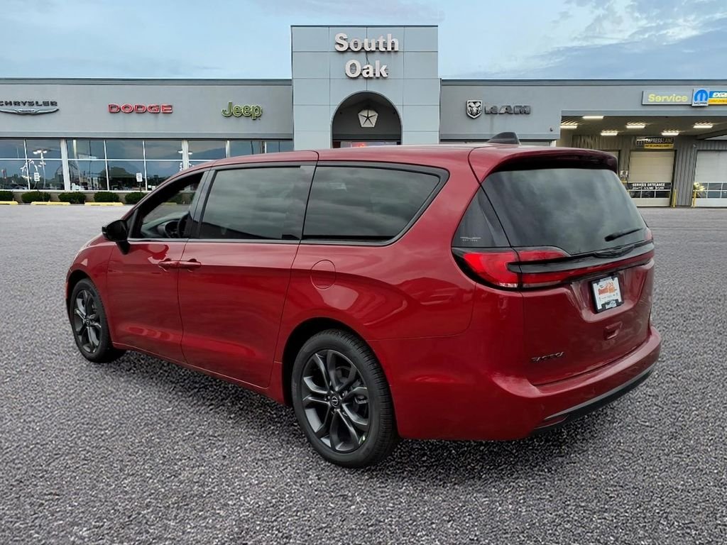New 2026 Red Hot Pearl-Coat Exterior Paint Chrysler Select image 4