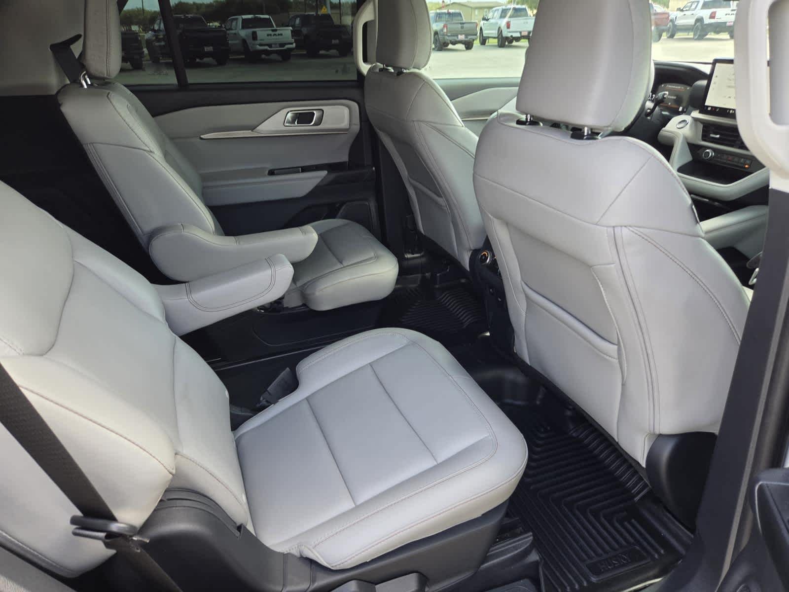 Used 2025 Space White Metallic Ford Active image 10