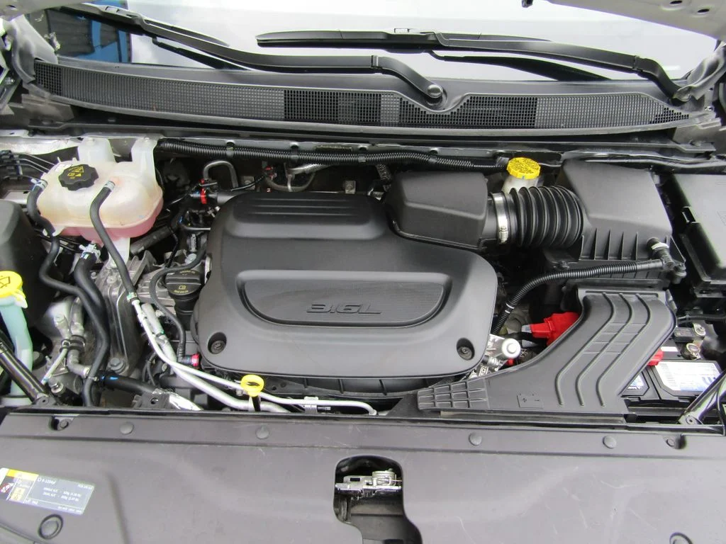 Used 2024 Silver Chrysler Touring L image 32