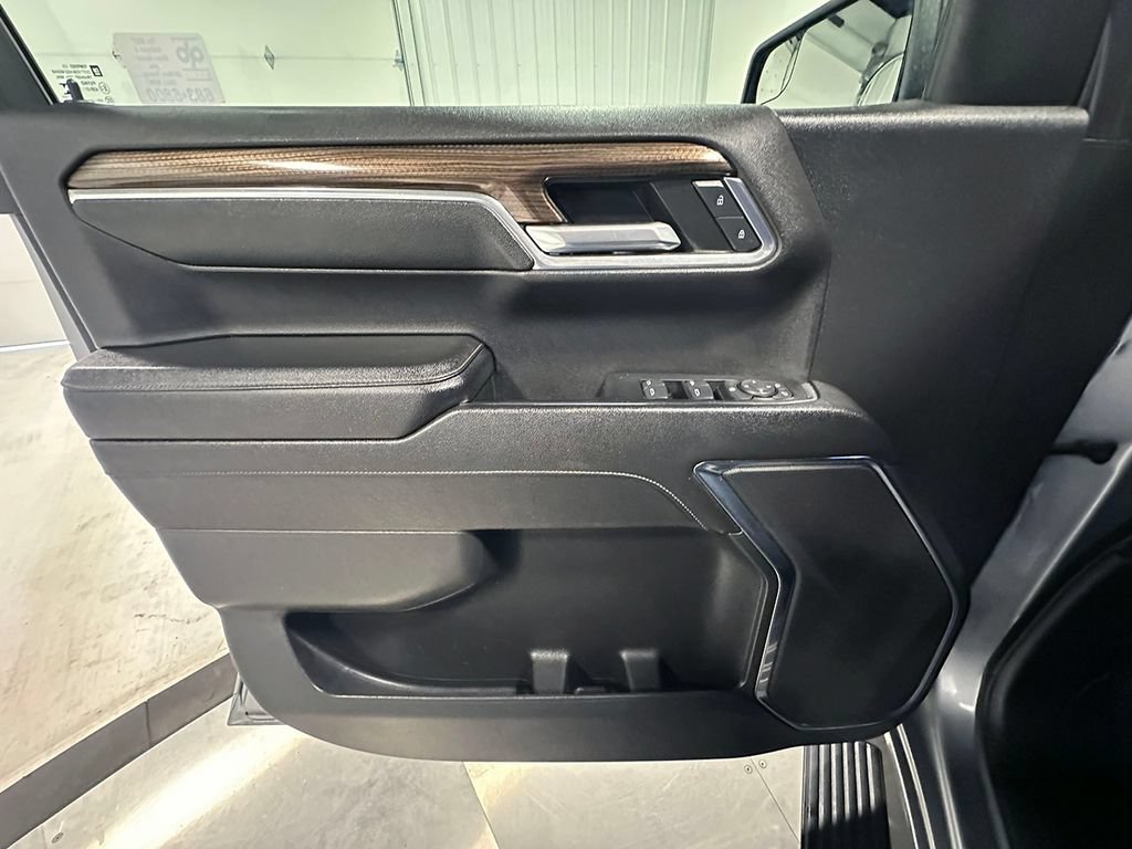 Used 2023 Sterling Gray Metallic Chevrolet LT (2FL) image 27