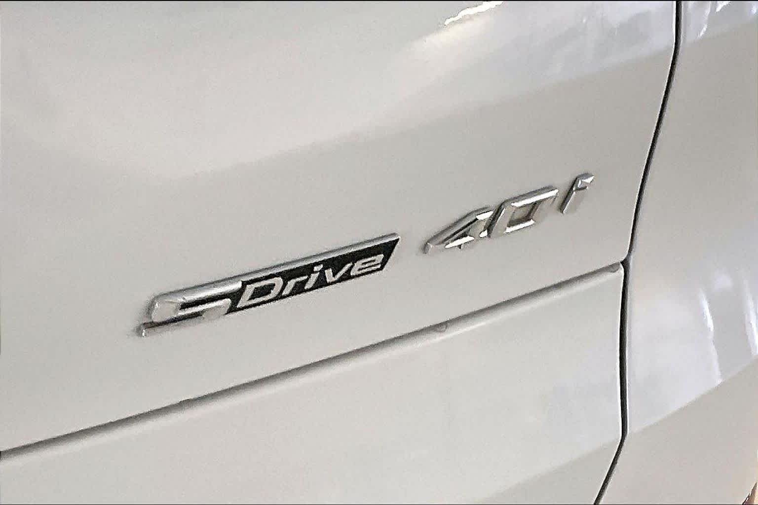 Used 2021 Mineral White Metallic BMW sDrive40i image 9