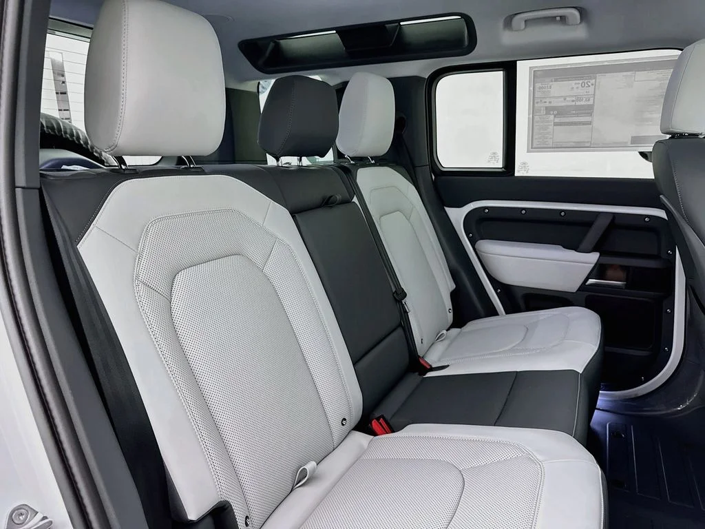 New 2026 Fuji White Land Rover X-Dynamic SE image 28