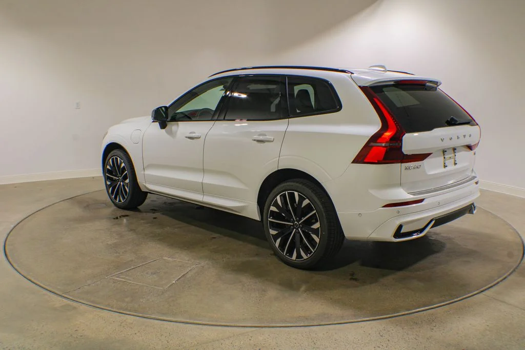 New 2026 Crystal White Volvo T8 Ultra image 3