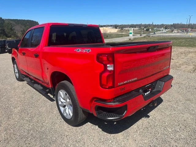 Used 2022 Red Chevrolet Custom image 8