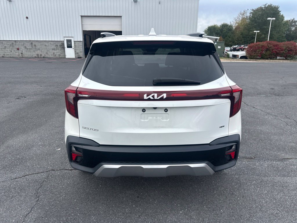 Used 2024 White Kia S image 4