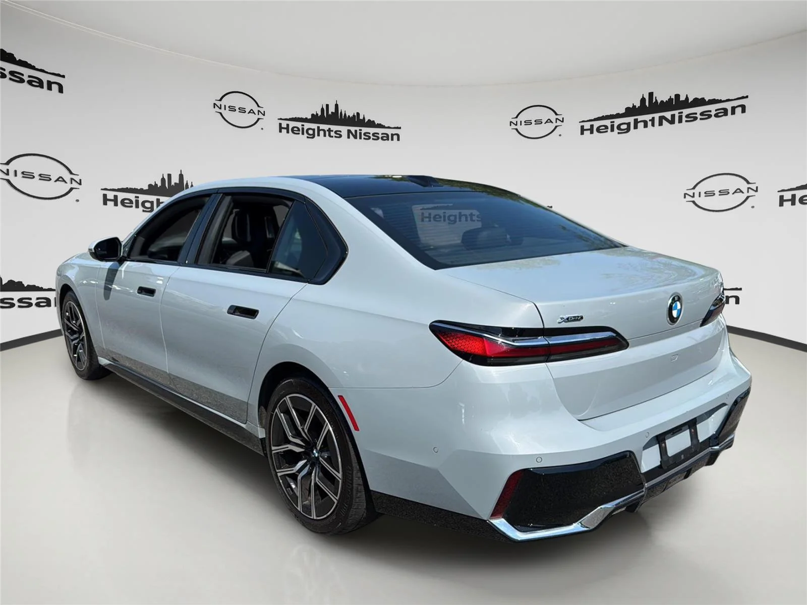 Used 2025 GRAY BMW 740i xDrive image 3
