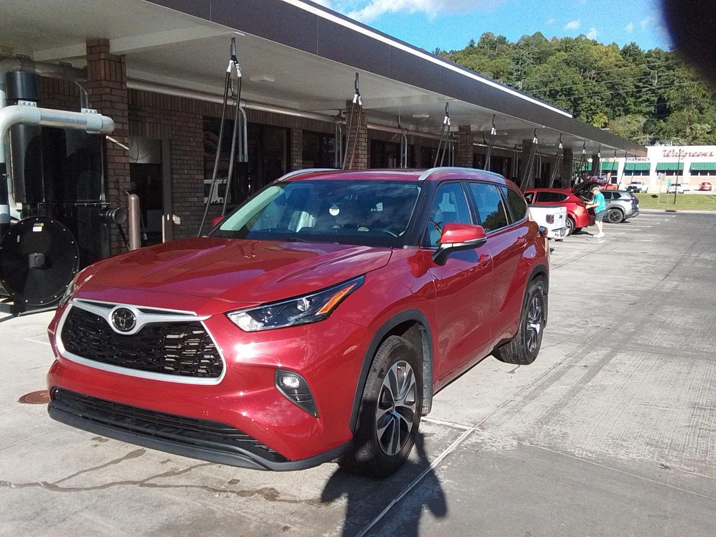 Used 2023 Ruby Flare Pearl Toyota XLE image 1