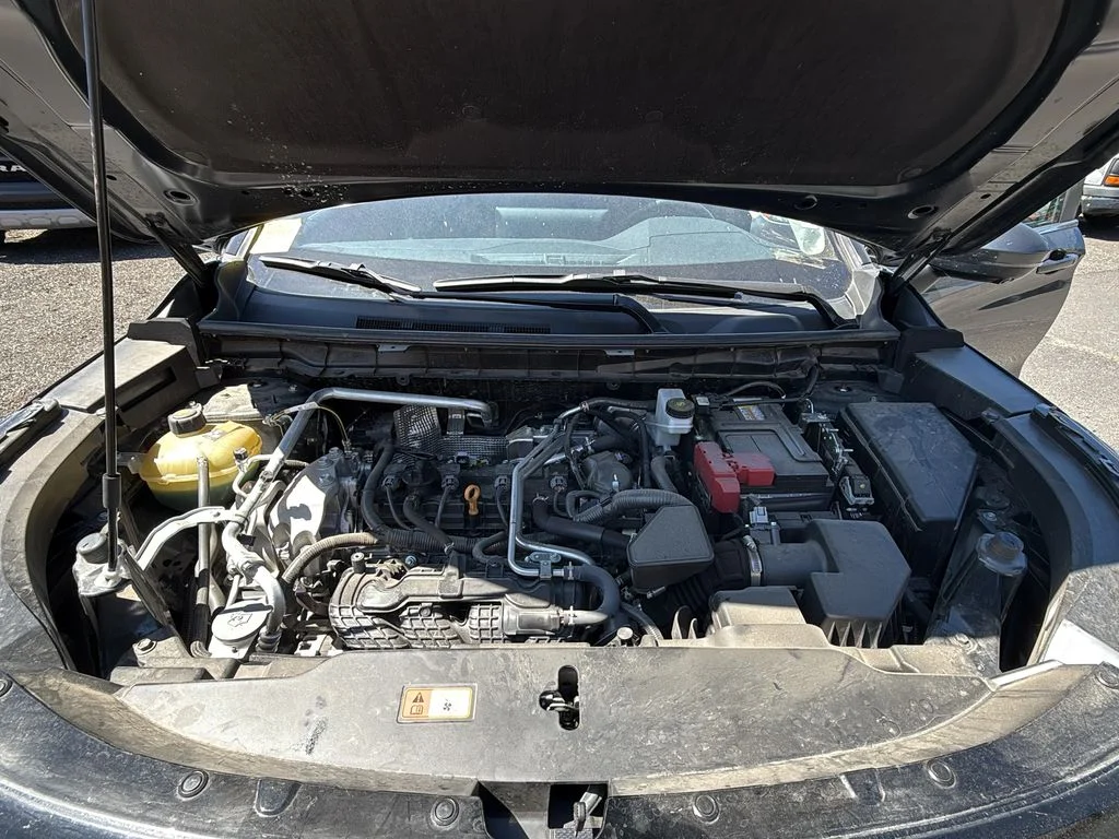 Used 2025 Gray Mitsubishi SE image 33