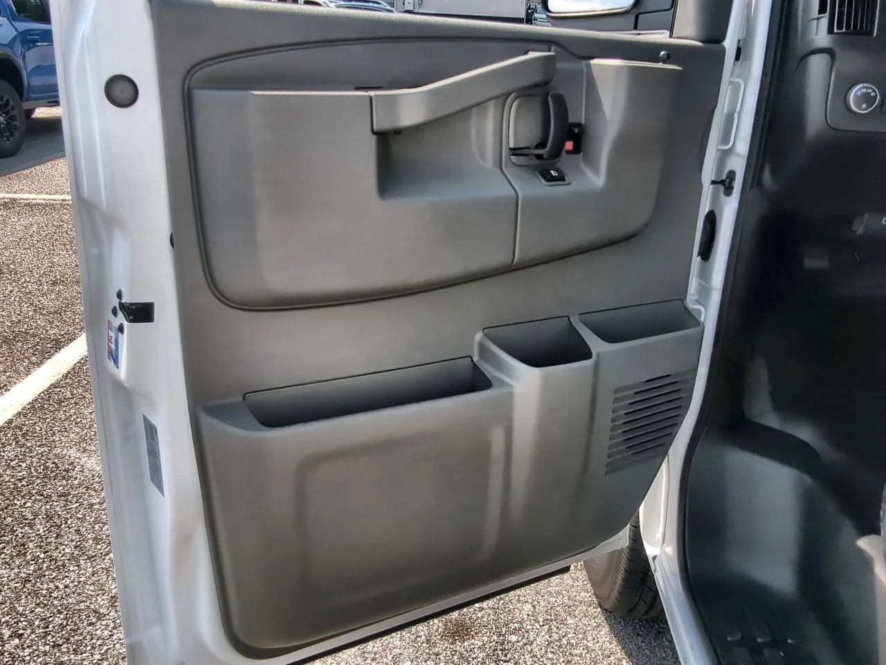 New 2026 Summit White GMC Work Van image 19