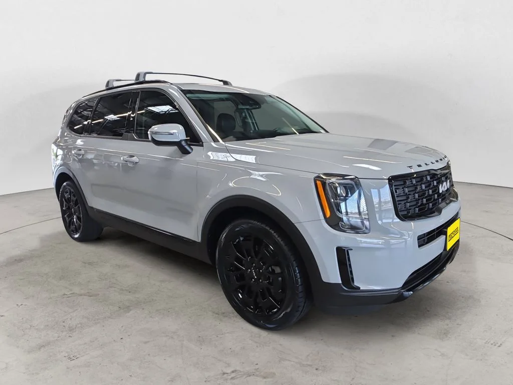 Used 2022 Gray Kia EX image 3