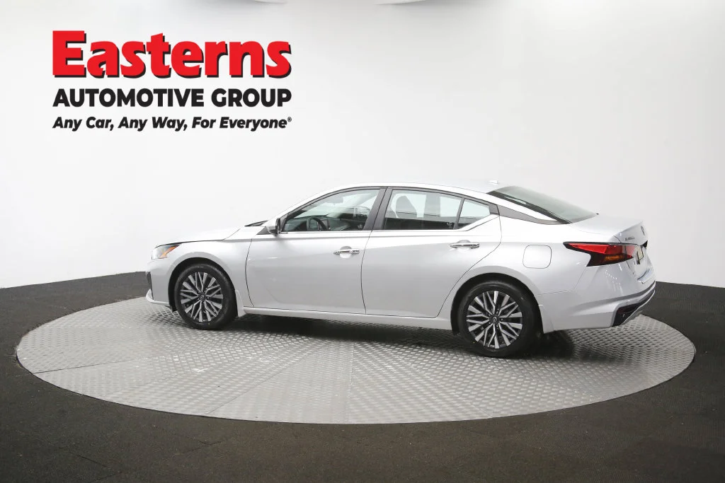 Used 2023 Silver Nissan 2.5 SV image 62