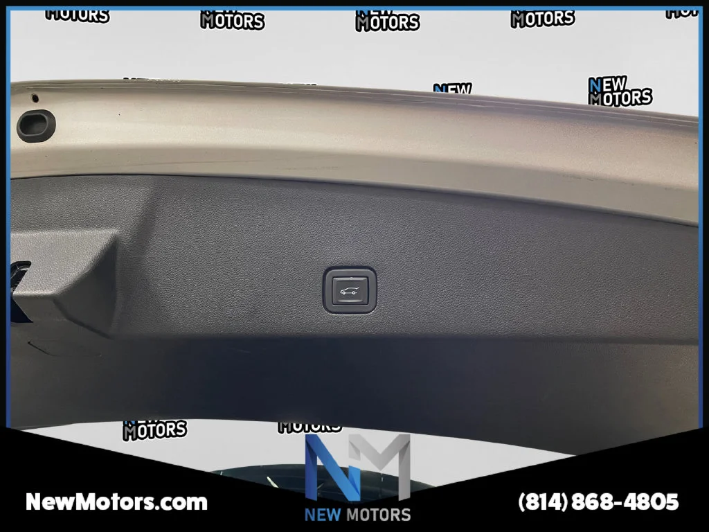 Used 2020 Radiant Silver Metallic Cadillac Premium Luxury image 17
