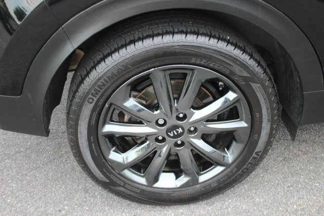 Used 2020 Red Kia S image 35