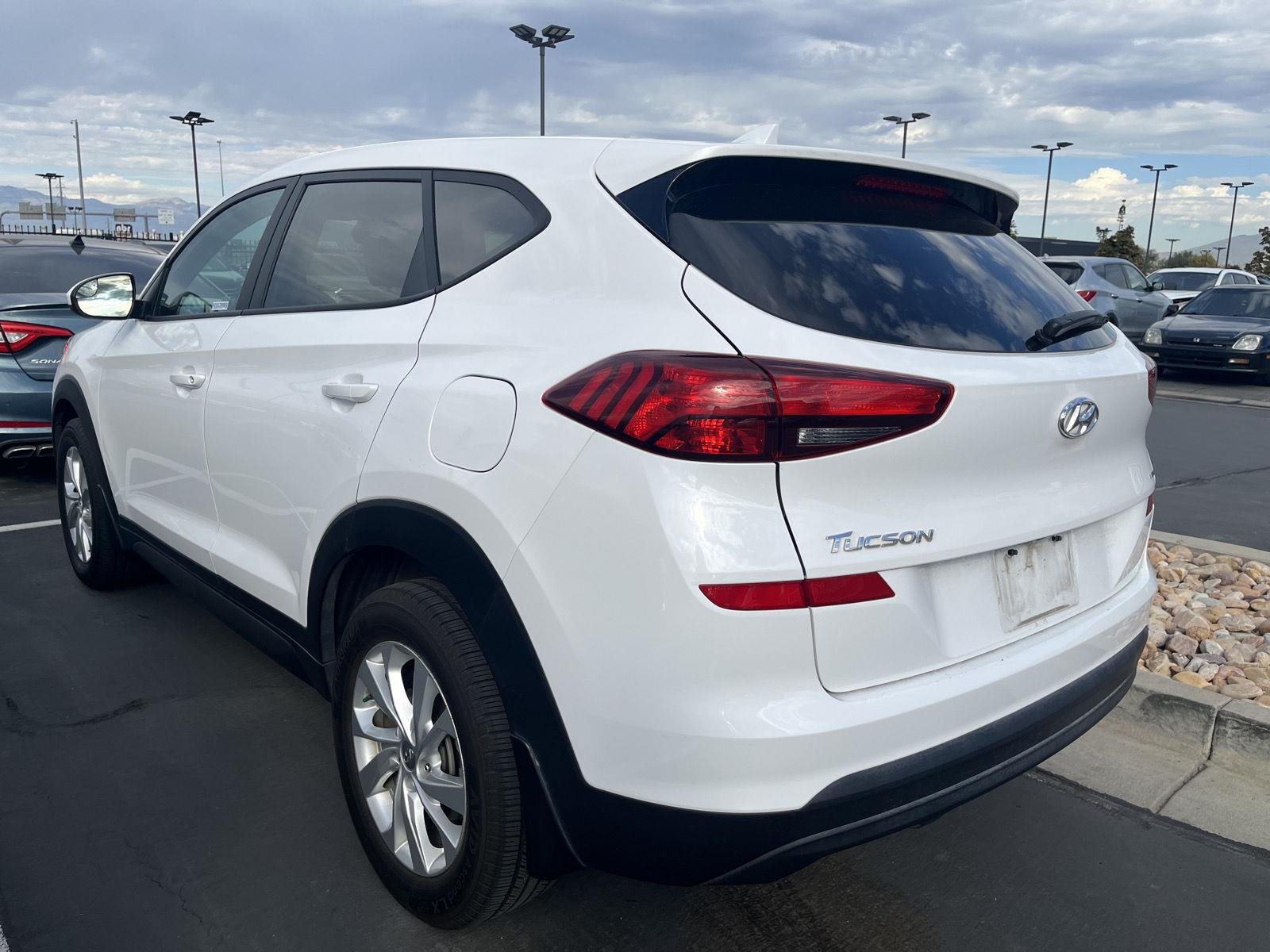 Used 2020 Cream White Hyundai SE image 5
