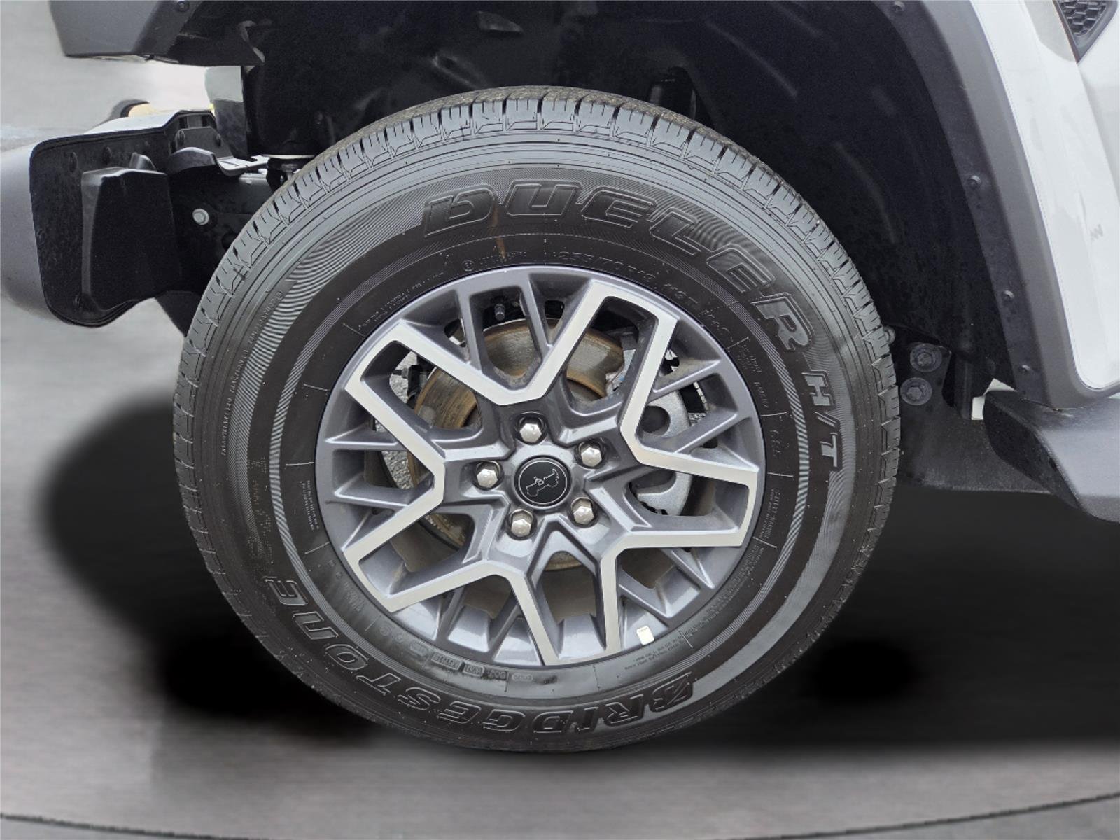 Used 2026 Bright White Clearcoat Jeep Sahara image 33
