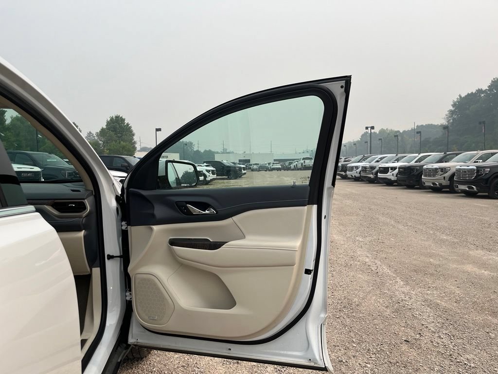 Used 2023 White Frost Tricoat GMC Denali image 36