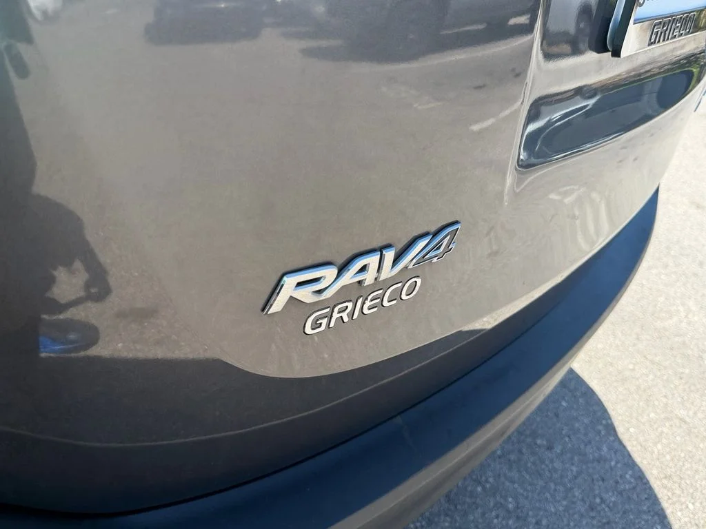 Used 2013 Gray Toyota XLE image 14