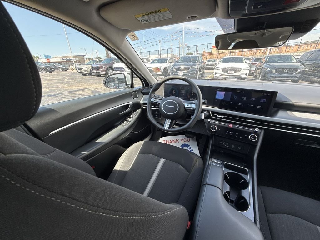 Used 2025 White Hyundai SEL image 57