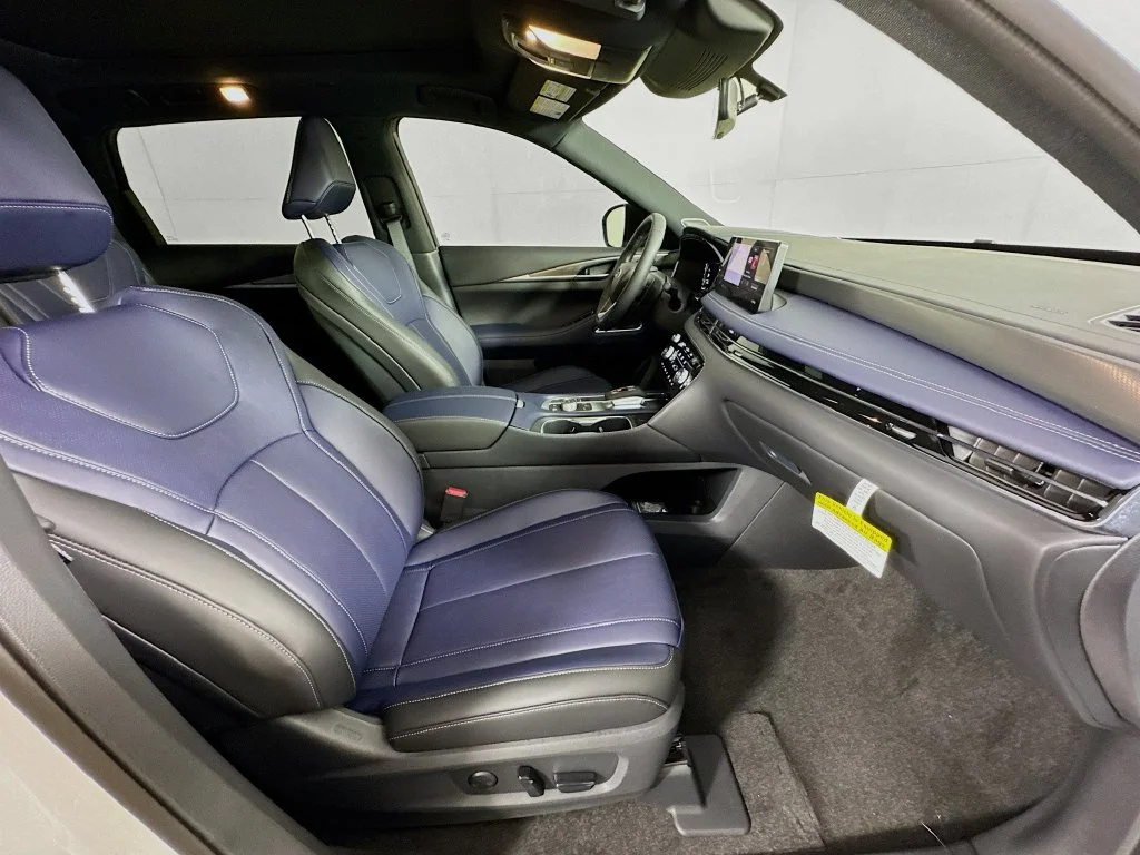 Certified Used 2027 Black INFINITI SPORT image 39