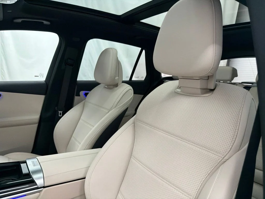New 2027 White Mercedes-Benz GLC 300 image 13