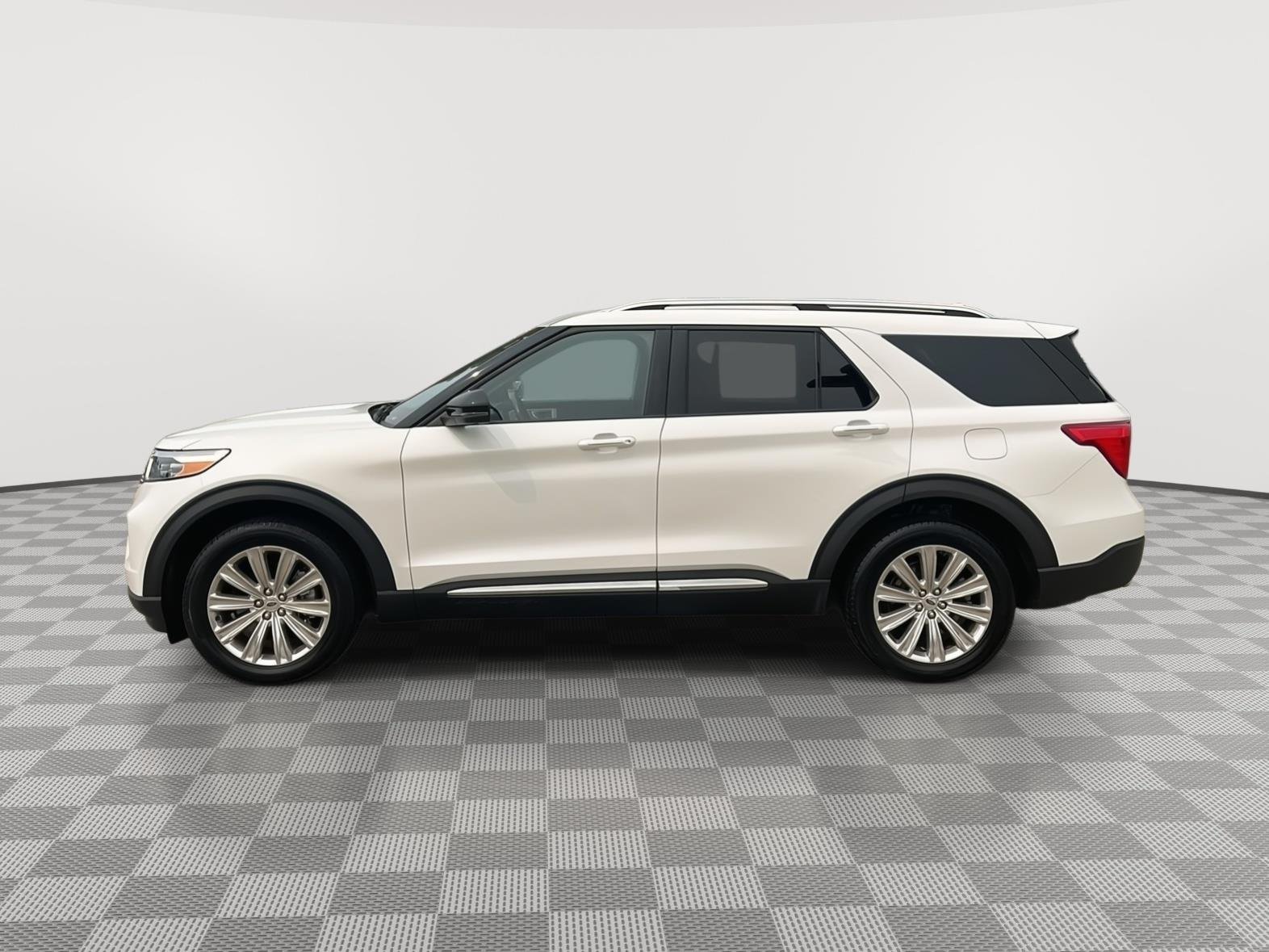Used 2021 Star White Metallic Tri-Coat Ford Limited image 9