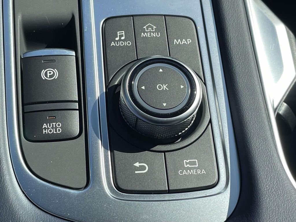 New 2026 2T RAD WHT INFINITI Sport AWD image 29