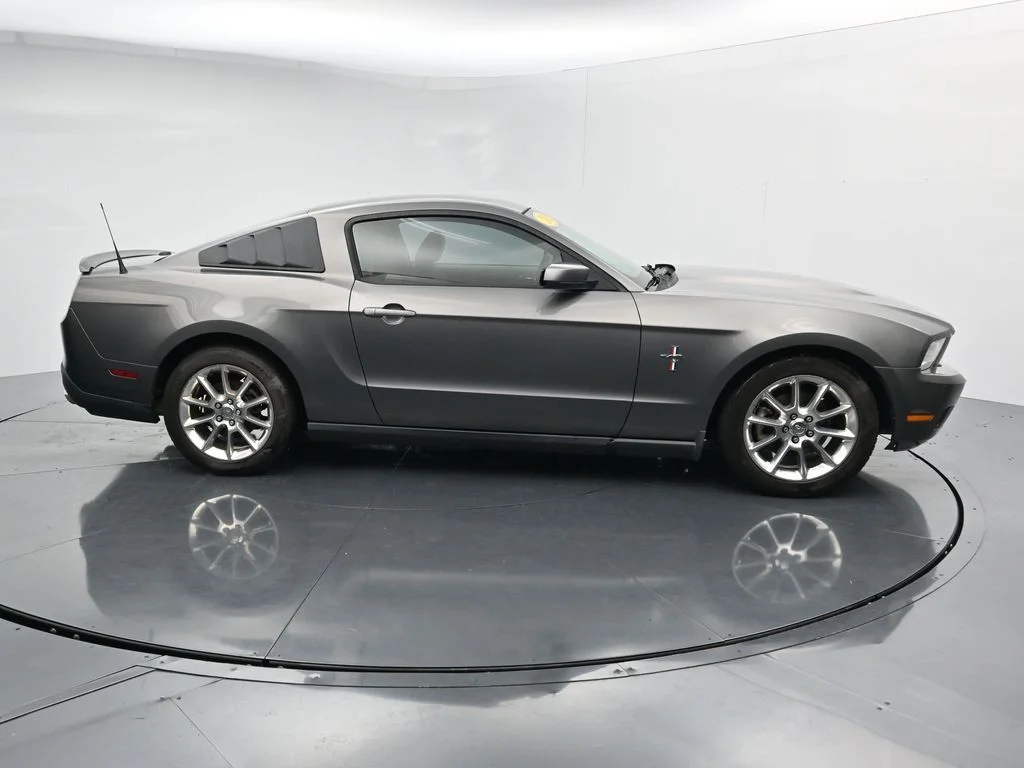 Used 2011  Ford V6 Premium image 8