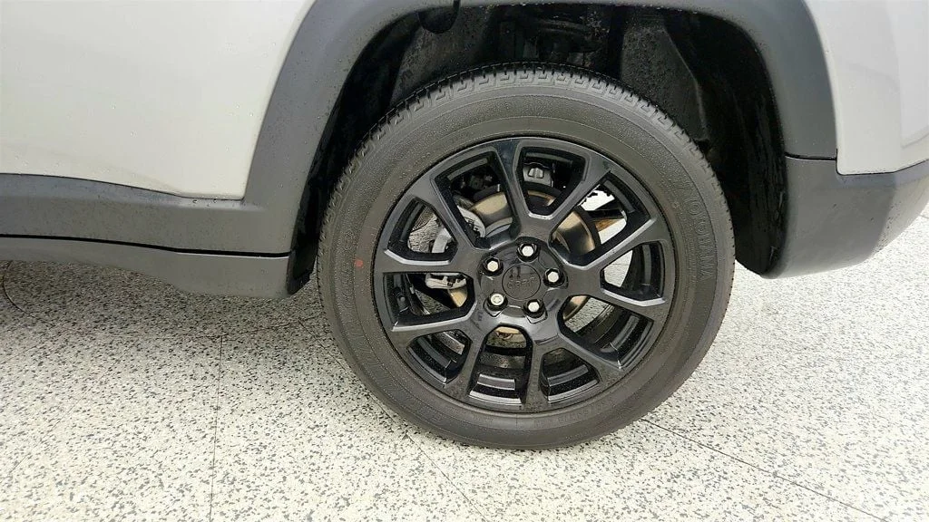 Used 2023 Billet Silver Metallic Clearcoat Jeep Altitude 4x4 Special Edition w/ Sun & Sound Group image 9