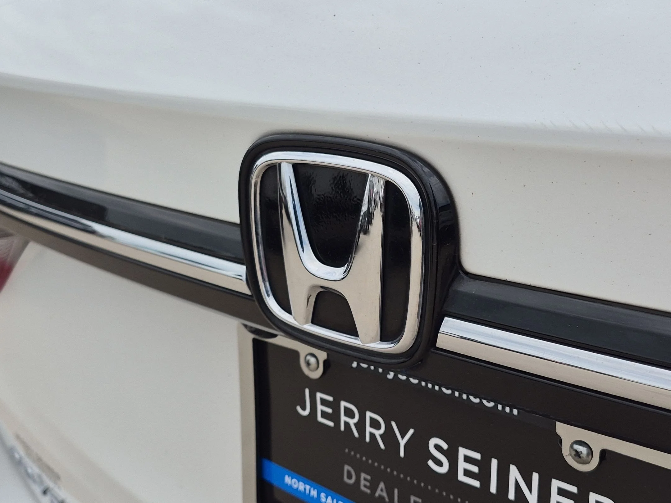 Used 2023 Platinum White Pearl Honda Touring image 14