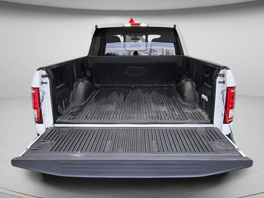 Used 2016 Oxford White Ford XLT image 11