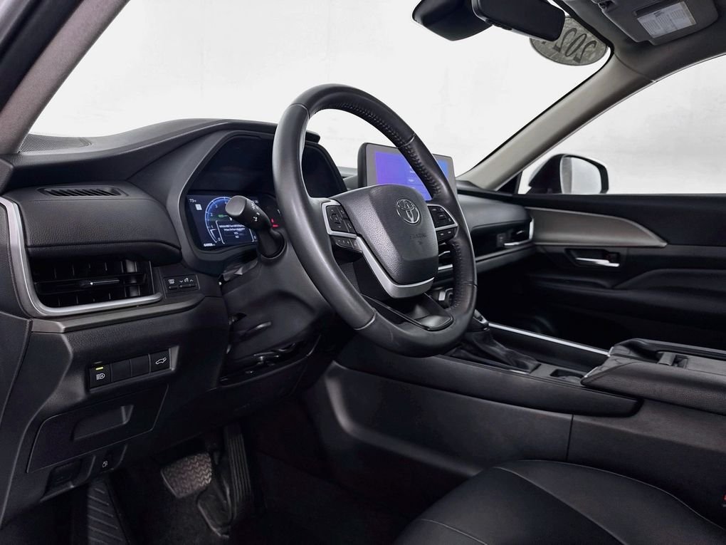 Used 2024  Toyota XLE image 14