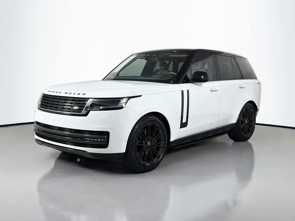 Used 2025 White Land Rover SE image 1
