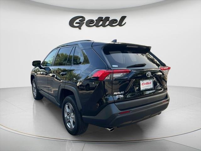 2025 Toyota RAV4 XLE - Photo 7
